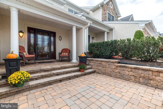 23 BRIANNA RD, Holland, PA 18966