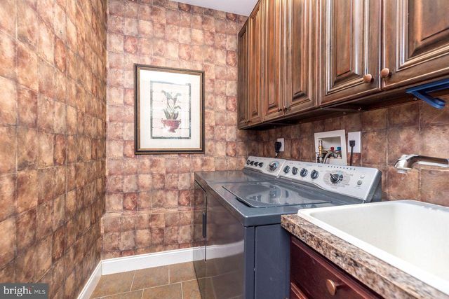 23 BRIANNA RD, Holland, PA 18966