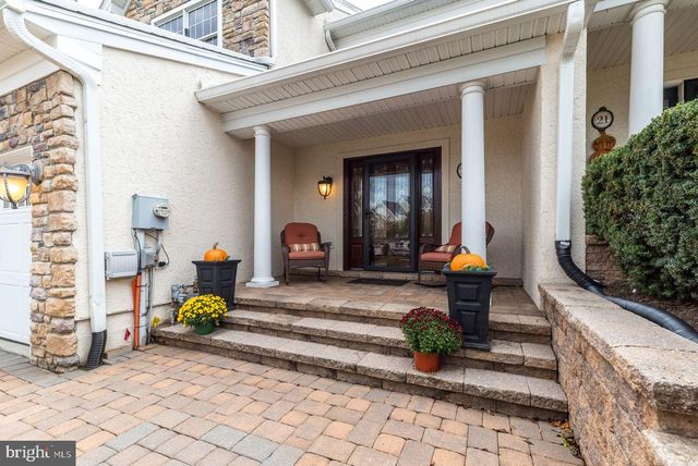 23 BRIANNA RD, Holland, PA 18966