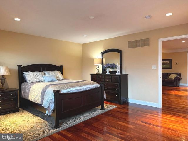 23 BRIANNA RD, Holland, PA 18966