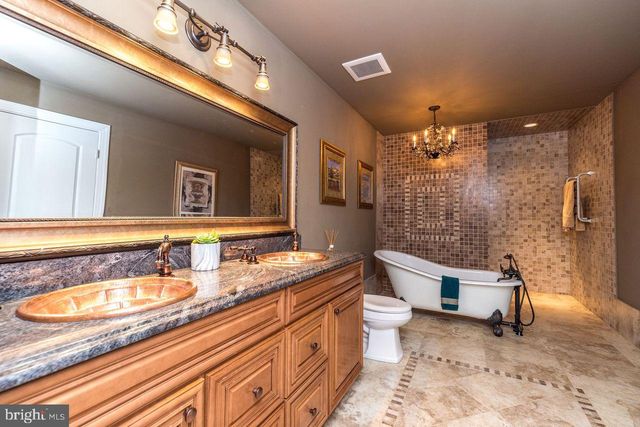 23 BRIANNA RD, Holland, PA 18966