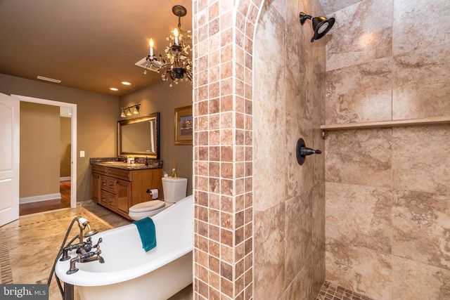 23 BRIANNA RD, Holland, PA 18966