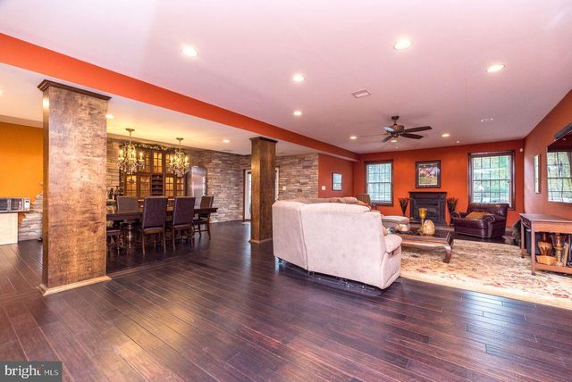 23 BRIANNA RD, Holland, PA 18966