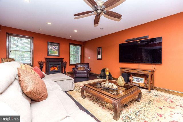 23 BRIANNA RD, Holland, PA 18966