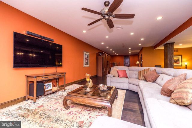 23 BRIANNA RD, Holland, PA 18966