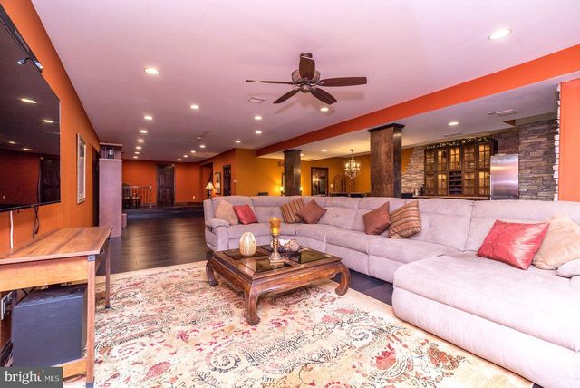 23 BRIANNA RD, Holland, PA 18966