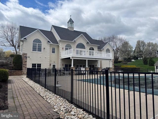 23 BRIANNA RD, Holland, PA 18966