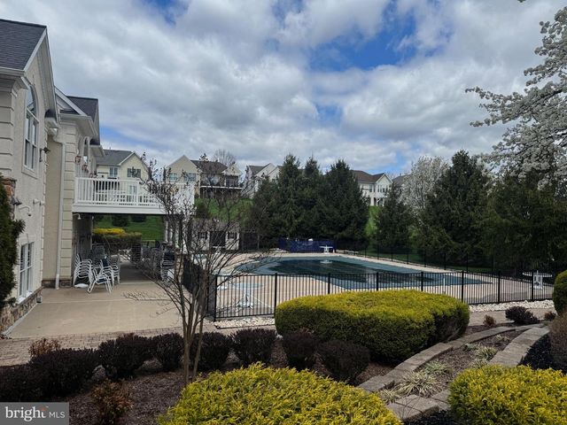 23 BRIANNA RD, Holland, PA 18966