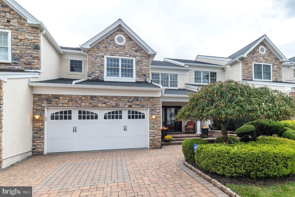 23 BRIANNA RD, Holland, PA 18966