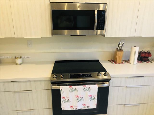 10597 NW NW 81 TERRACE 10597, Doral, FL 33178