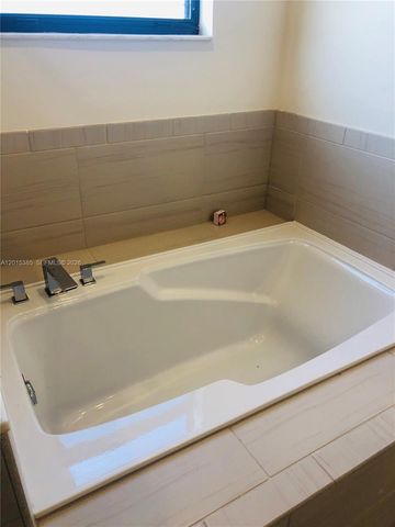 10597 NW NW 81 TERRACE 10597, Doral, FL 33178