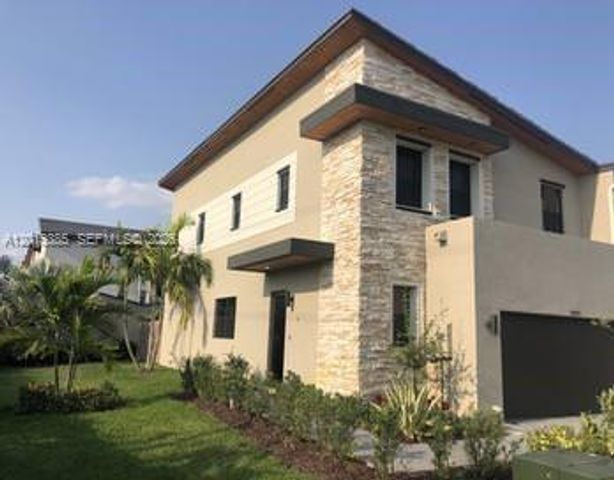 10597 NW NW 81 TERRACE 10597, Doral, FL 33178