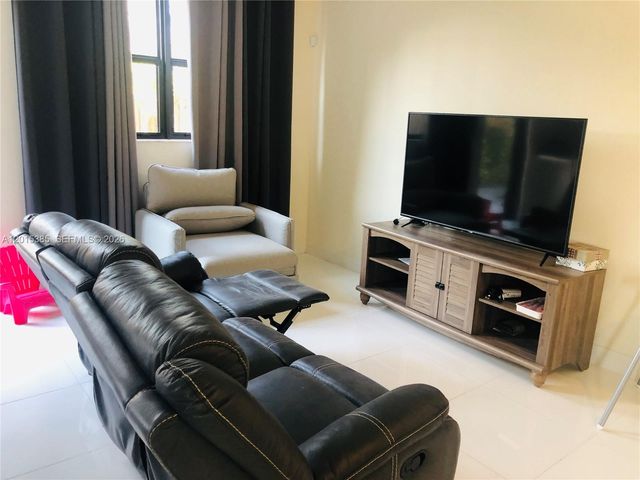 10597 NW NW 81 TERRACE 10597, Doral, FL 33178