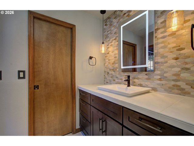 16165 Sw COPPER CREEK Dr, Portland, OR 97224