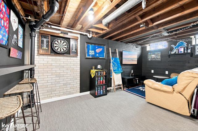 22834 E 13 Mile Road, Saint Clair Shores, MI 48082