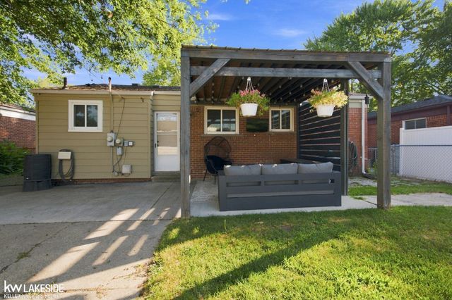 22834 E 13 Mile Road, Saint Clair Shores, MI 48082