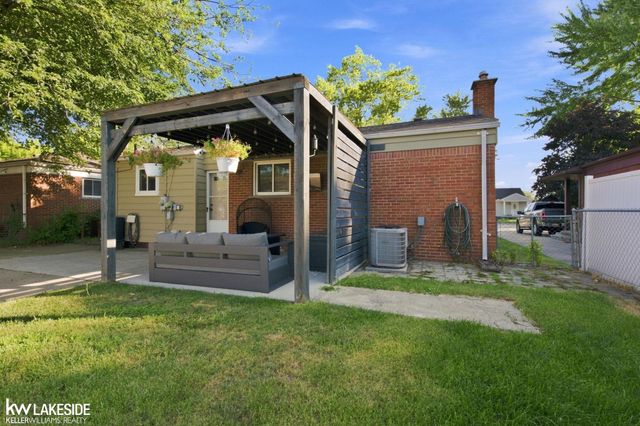 22834 E 13 Mile Road, Saint Clair Shores, MI 48082
