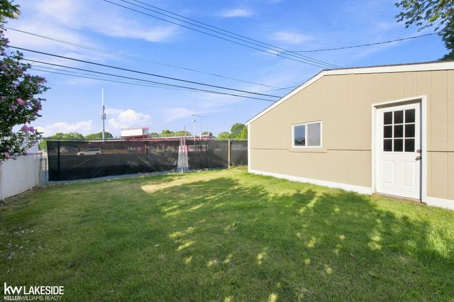 22834 E 13 Mile Road, Saint Clair Shores, MI 48082