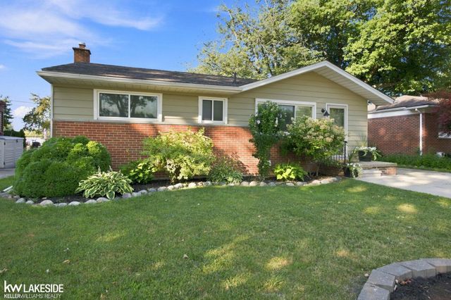 22834 E 13 Mile Road, Saint Clair Shores, MI 48082