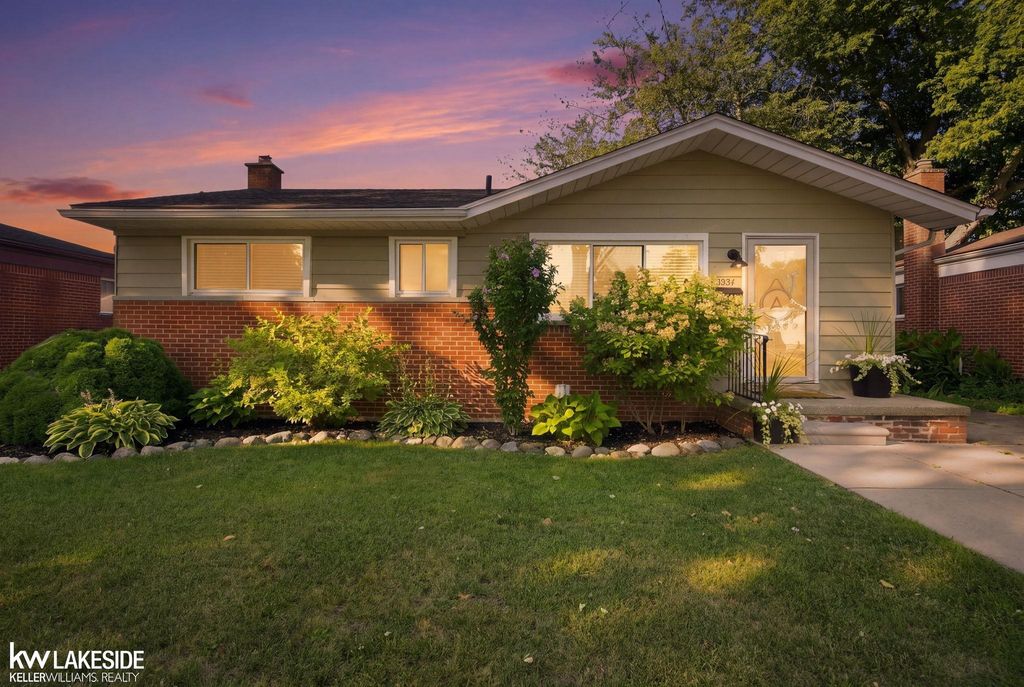 22834 E 13 Mile Road, Saint Clair Shores, MI 48082