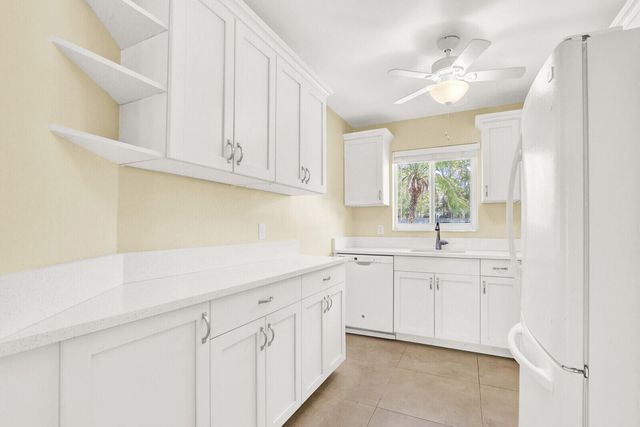 9 Westwood Avenue 102b, Tequesta, FL 33469