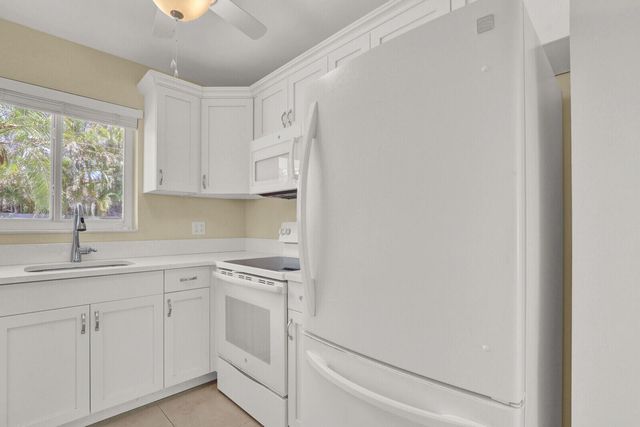 9 Westwood Avenue 102b, Tequesta, FL 33469