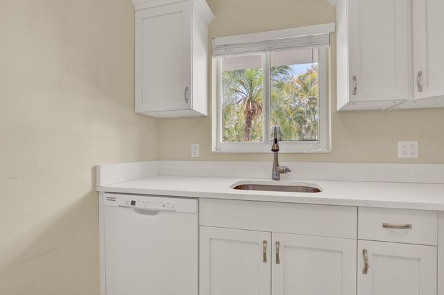 9 Westwood Avenue 102b, Tequesta, FL 33469