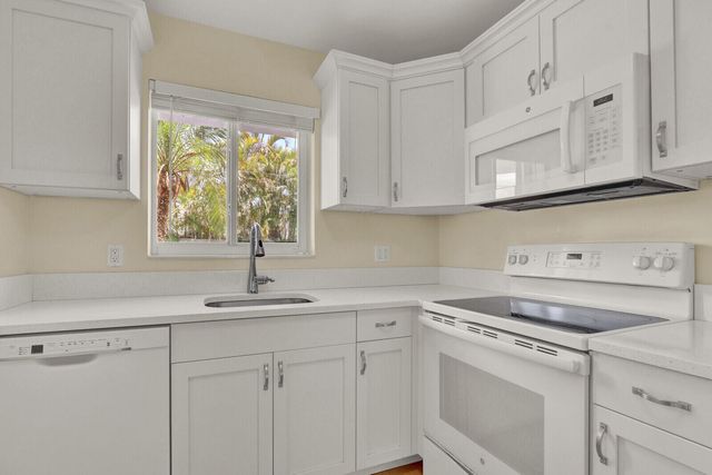 9 Westwood Avenue 102b, Tequesta, FL 33469