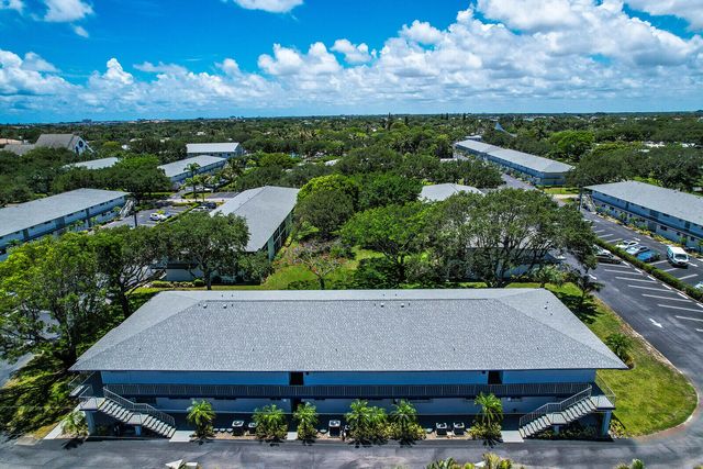 9 Westwood Avenue 102b, Tequesta, FL 33469