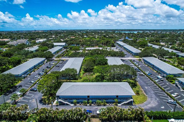 9 Westwood Avenue 102b, Tequesta, FL 33469