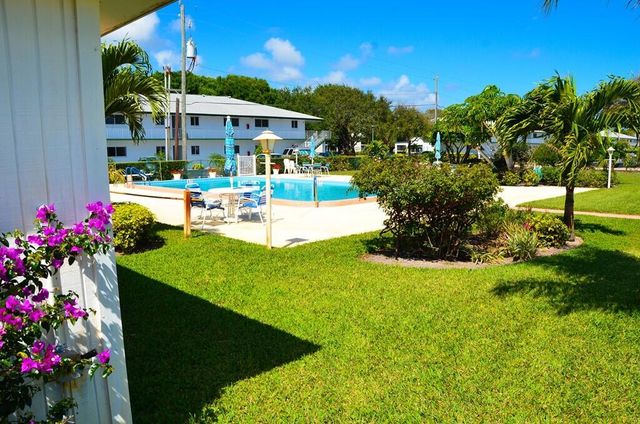 9 Westwood Avenue 102b, Tequesta, FL 33469