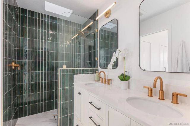 2140 Orinda Dr E, Cardiff, CA 92007