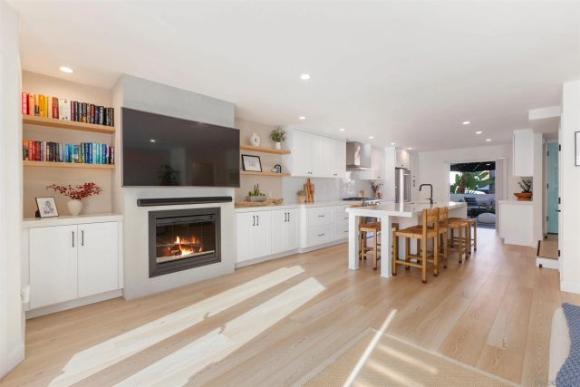 2140 Orinda Dr E, Cardiff, CA 92007