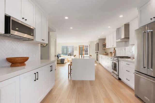 2140 Orinda Dr E, Cardiff, CA 92007