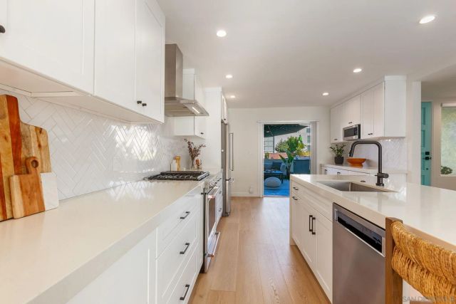 2140 Orinda Dr E, Cardiff, CA 92007