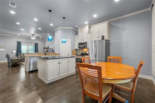 207 Cresthill Circle, Valley Mills, TX 76689