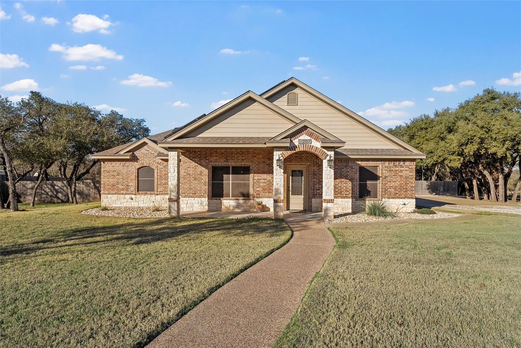 207 Cresthill Circle, Valley Mills, TX 76689