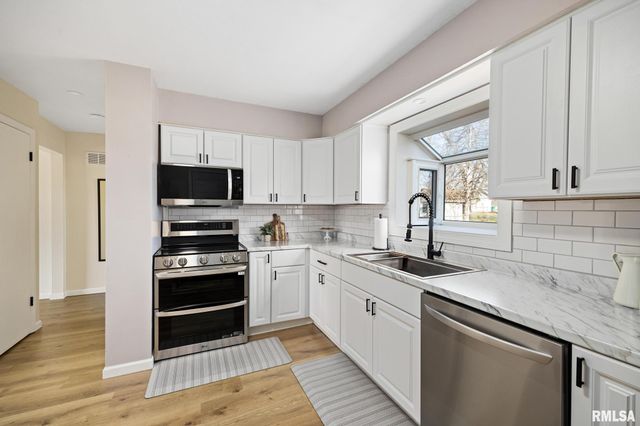 1109 E BROOKHILL Road, Peoria, IL 61615