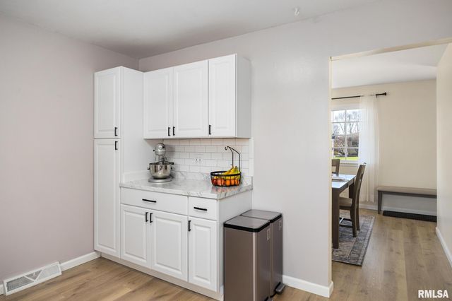 1109 E BROOKHILL Road, Peoria, IL 61615