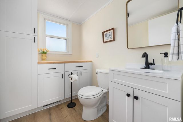 1109 E BROOKHILL Road, Peoria, IL 61615