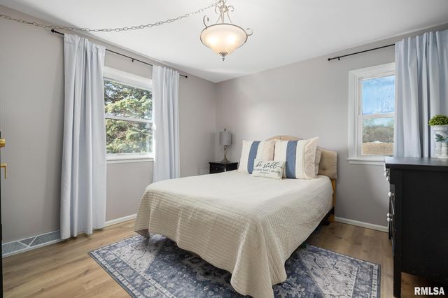 1109 E BROOKHILL Road, Peoria, IL 61615