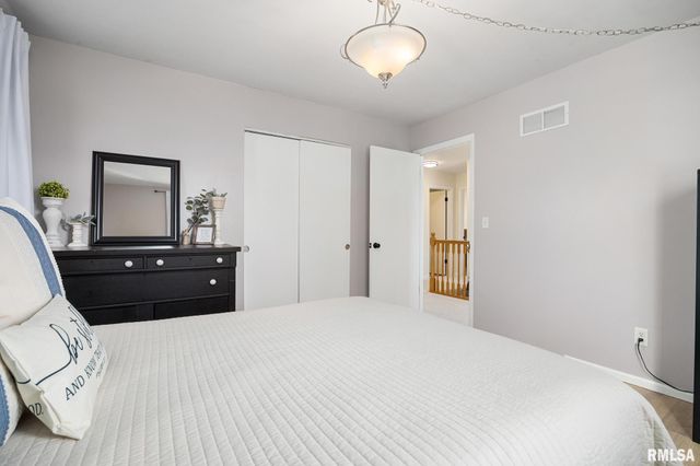 1109 E BROOKHILL Road, Peoria, IL 61615