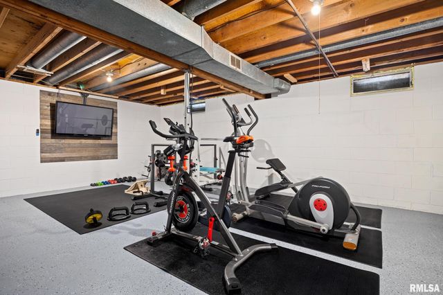 1109 E BROOKHILL Road, Peoria, IL 61615