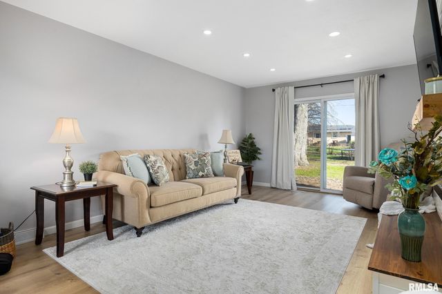 1109 E BROOKHILL Road, Peoria, IL 61615