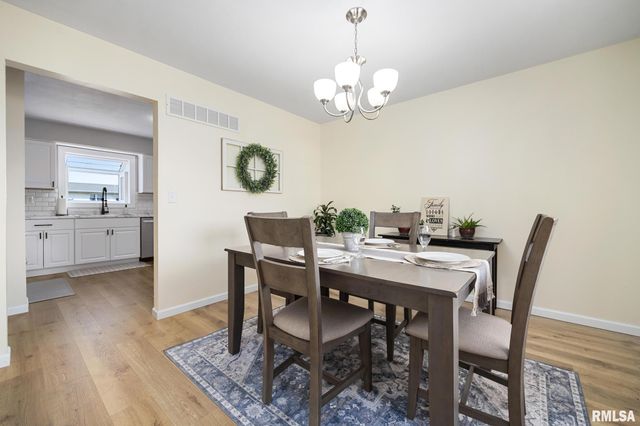 1109 E BROOKHILL Road, Peoria, IL 61615