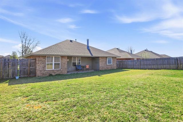 9305 Crooked Creek Lane, Moore, OK 73160