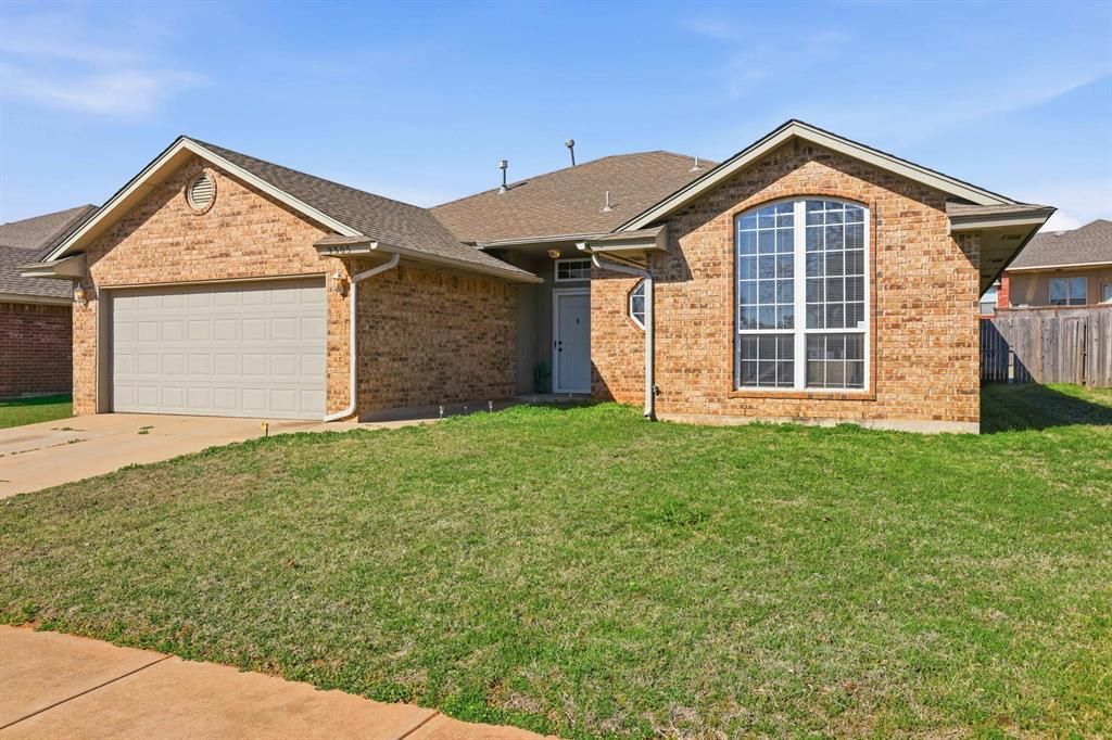 9305 Crooked Creek Lane, Moore, OK 73160