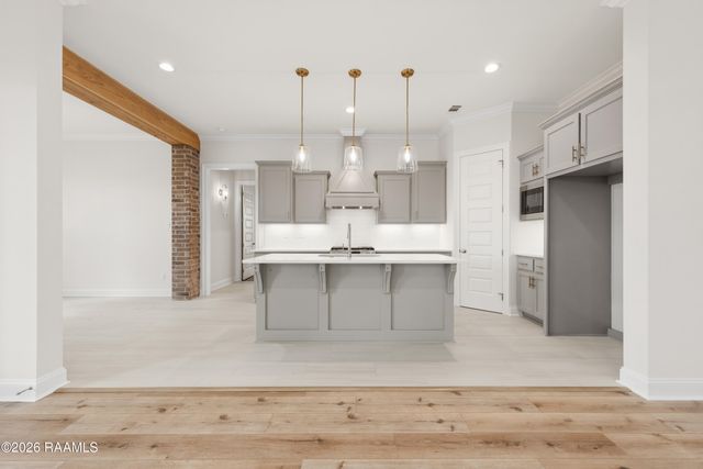 207 Grand Oak Drive, Broussard, LA 70518