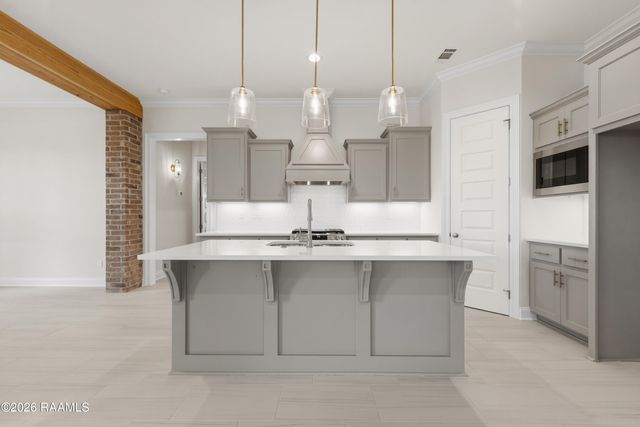 207 Grand Oak Drive, Broussard, LA 70518