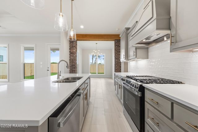 207 Grand Oak Drive, Broussard, LA 70518